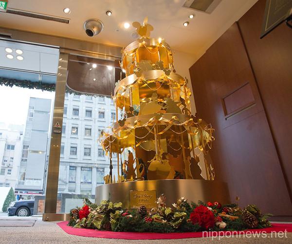 Lóa mắt với loạt cây thông bằng vàng ròng sang chảnh, đắt giá nhất thế giới